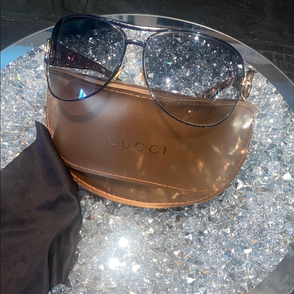 Gucci vintage  Black Aviator Sunglasses with Gradient Lenses and gold accents